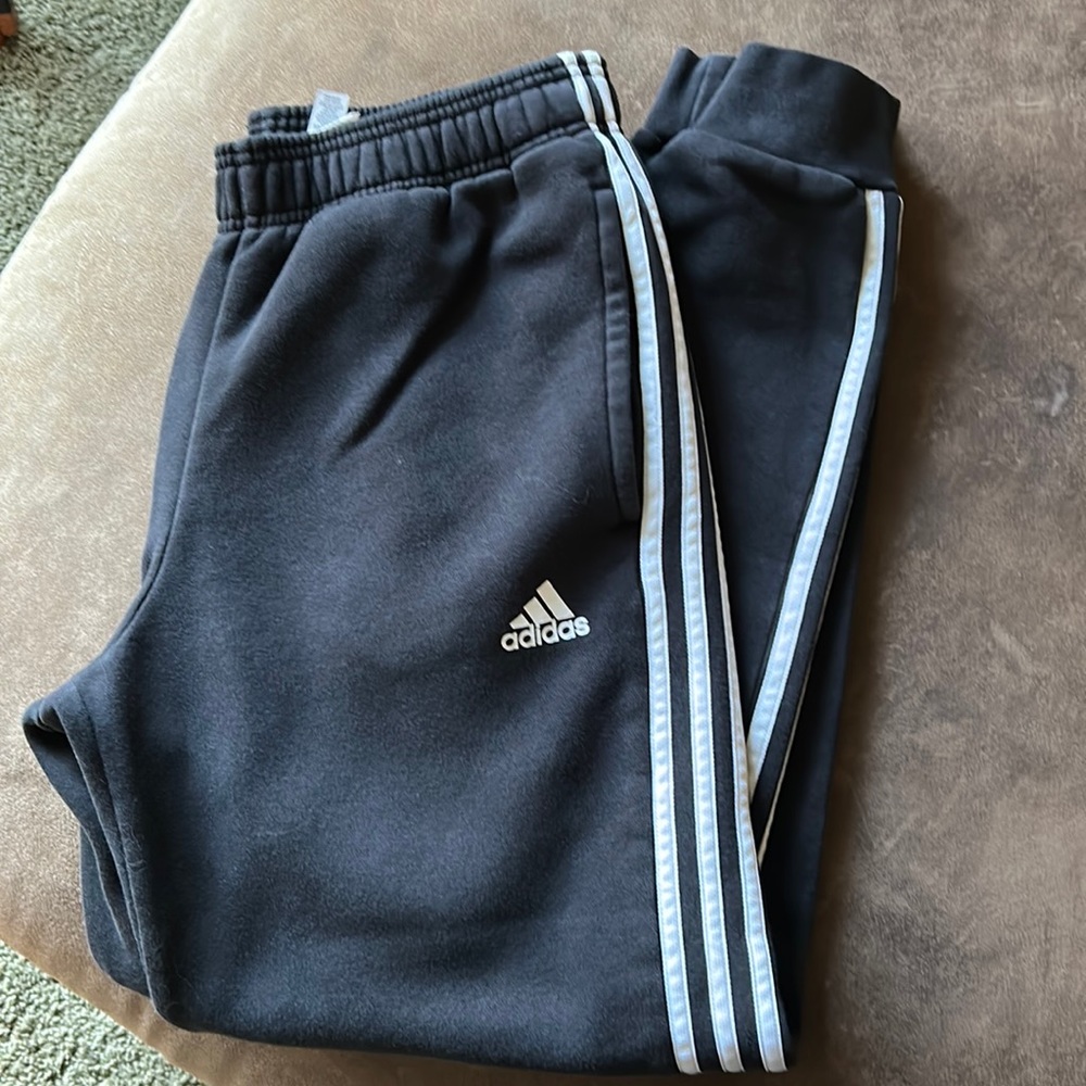 Men’s medium adidas sweatpants, good condition.